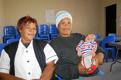 Opvolg: Baba in motor gebore